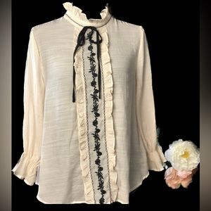 Adorable VINTAGE Cream & Black long sleeve Frilly Blouse !  ❤️ Size S…Lovely 🌹
